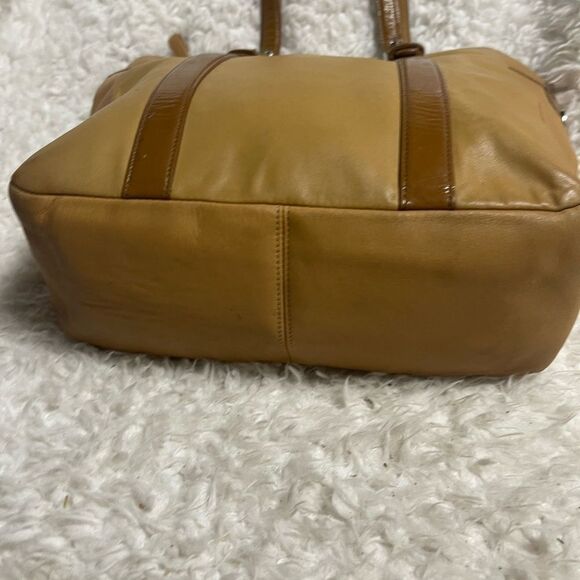 Vintage Coach Leatherware Est. 1941 tan shoulder bag with brown straps and trims - Picture 9 of 16